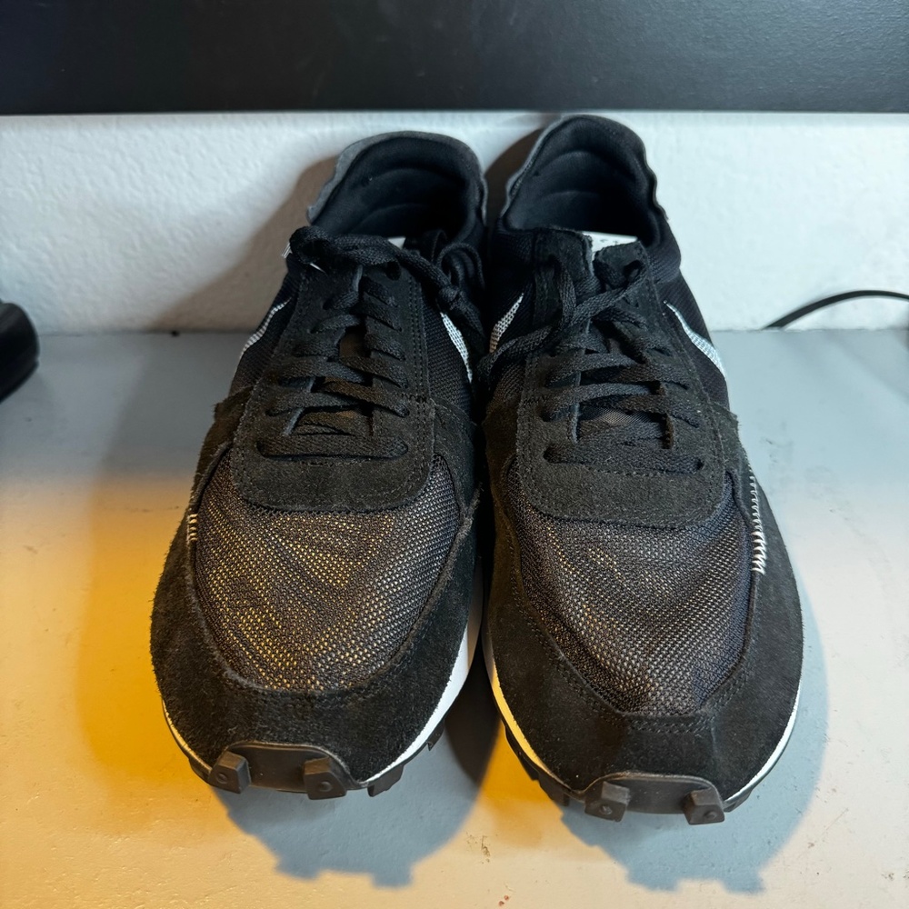 Nike - Picture 2 of 6